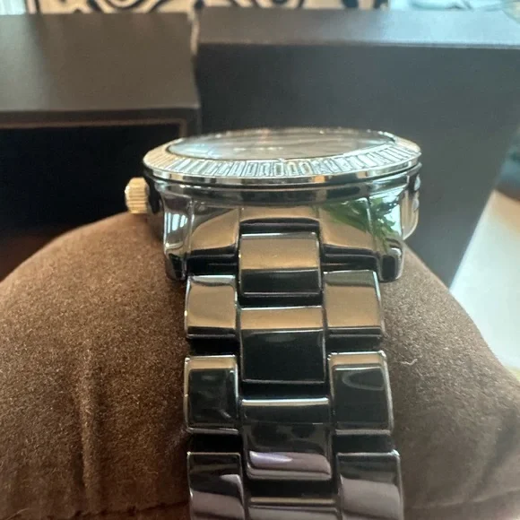 Michael Kors Black and Silver Timepiece - Picture 9 of 12